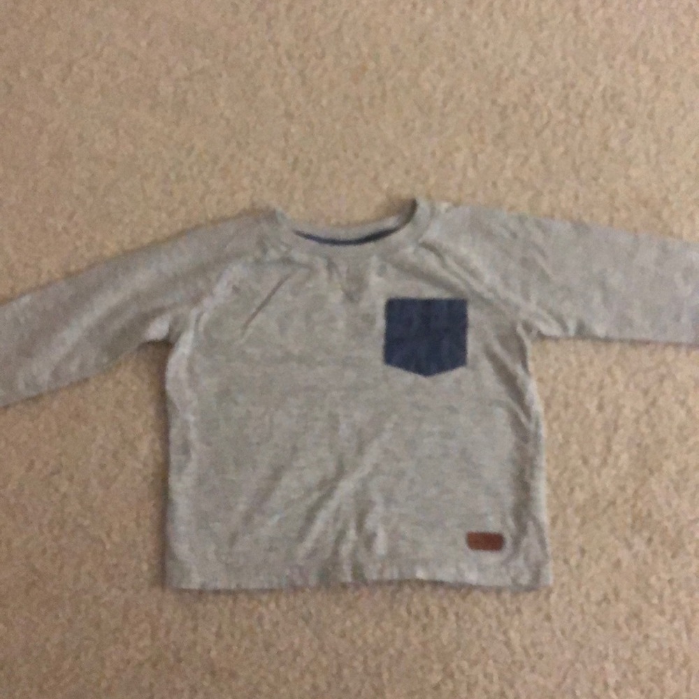 Grey long sleeve pocket shirt for toddlers 3T